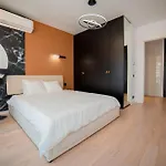 One-bedroom With Balcony And Sofa Bed Near Pipera Metro شقة
