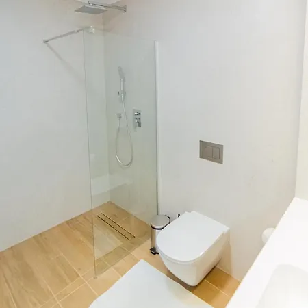 1-bedroom With Balcony & Sofa Bed Near Promenada Mall *