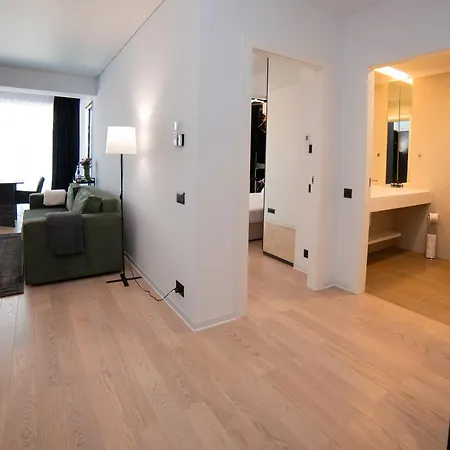 1-bedroom With Balcony & Sofa Bed Near Promenada Mall Apartment