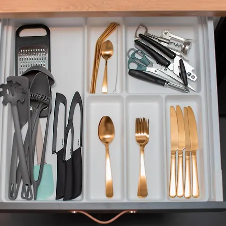 1-bedroom With Balcony & Sofa Bed Near Promenada Mall