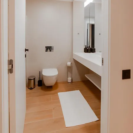 1-bedroom With Balcony & Sofa Bed Near Promenada Mall Apartment