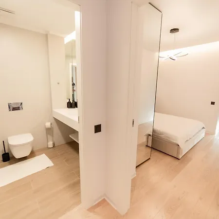 1-bedroom With Balcony & Sofa Bed Near Promenada Mall *