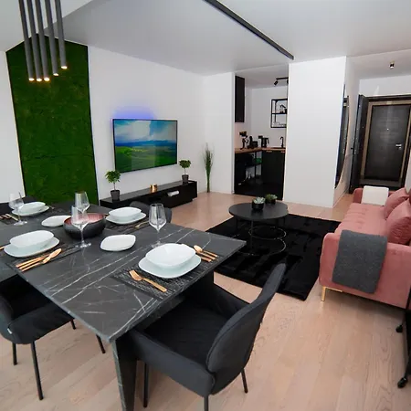 Апартаменты 1-bedroom With Balcony & Sofa Bed Near Promenada Mall *