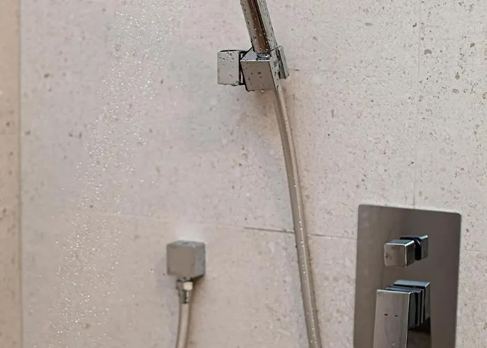 1-bedroom With Balcony & Sofa Bed Near Promenada Mall 아파트