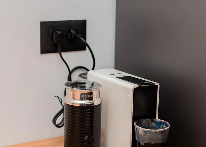 아파트 1-bedroom With Balcony & Sofa Bed Near Promenada Mall *