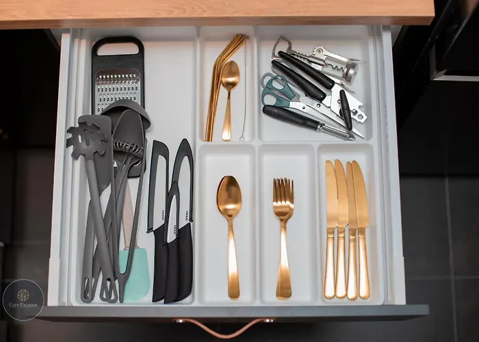 1-bedroom With Balcony & Sofa Bed Near Promenada Mall