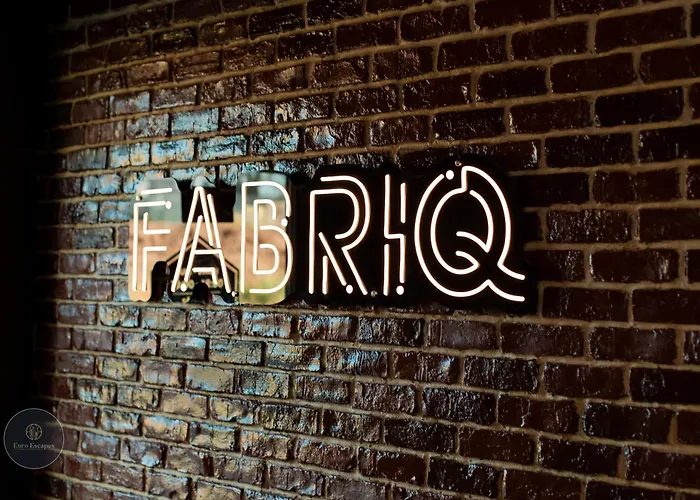 1-bedroom With Balcony & Sofa Bed Near Promenada Mall 아파트 *