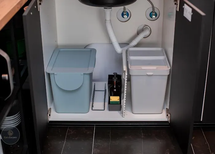 1-bedroom With Balcony & Sofa Bed Near Promenada Mall *