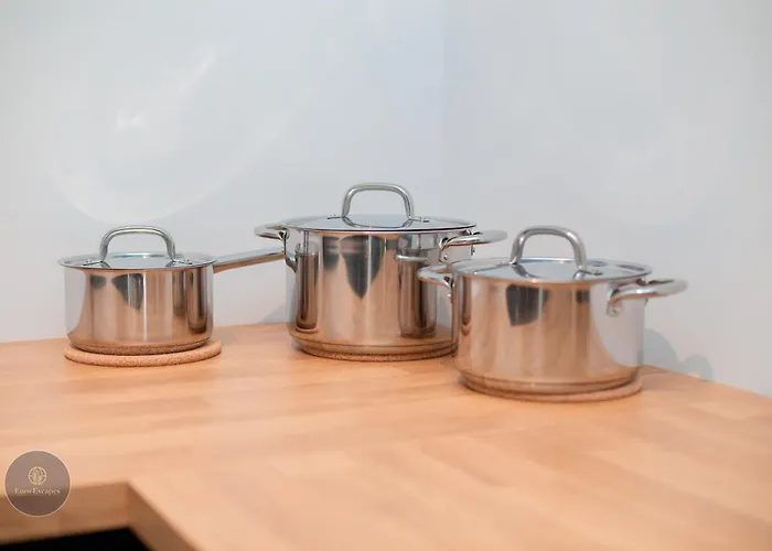 1-bedroom With Balcony & Sofa Bed Near Promenada Mall *