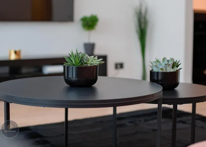 1-bedroom With Balcony & Sofa Bed Near Promenada Mall *