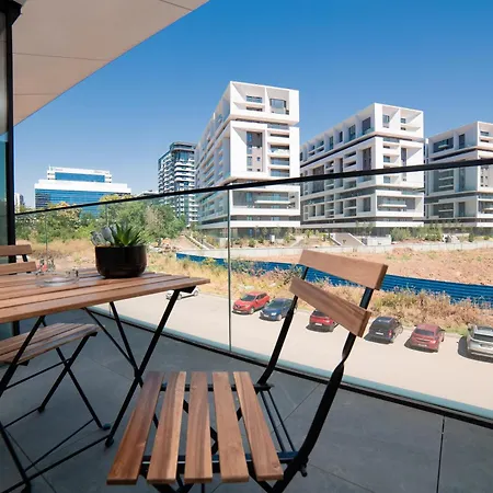 One-bedroom With Balcony And Sofa Bed Near Pipera Metro Bukarest