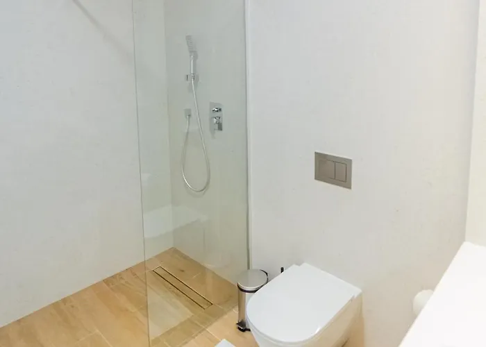 1-bedroom With Balcony & Sofa Bed Near Promenada Mall *