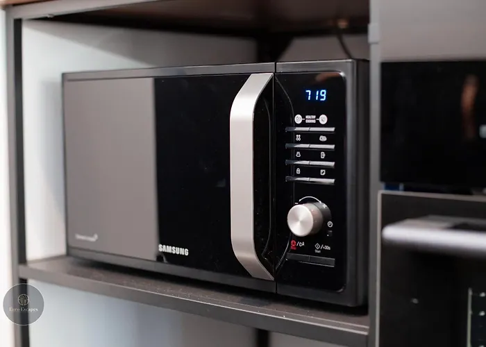 1-bedroom With Balcony & Sofa Bed Near Promenada Mall *