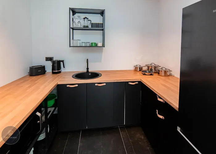 1-bedroom With Balcony & Sofa Bed Near Promenada Mall